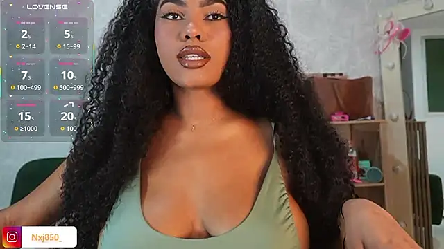 HOTBLACKANDWHITE2 online show from January 12, 2026, 11:21 pm