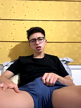 Snapshot of CamiRojas_boy chatting on September 13, 2025, 4:01 am CamiRojas boy online show from September 13, 2025, 4:01 am
