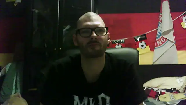 Die-geile-Sau online show from November 28, 2025, 8:11 pm