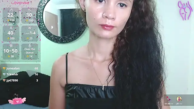 Snapshot of Sofia_Franco_ chatting on December 6, 2024, 1:29 am Sofia Franco online show from December 6, 2024, 1:29 am