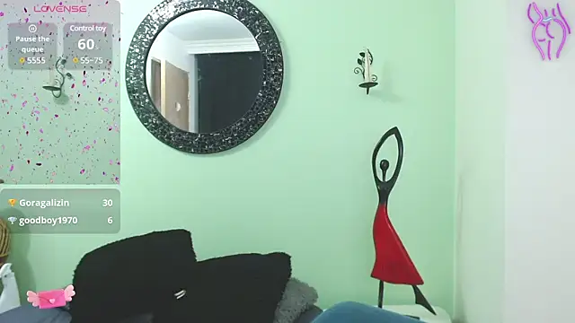 Snapshot of Sofia_Franco_ chatting on February 7, 2025, 1:15 am Sofia Franco online show from February 7, 2025, 1:15 am