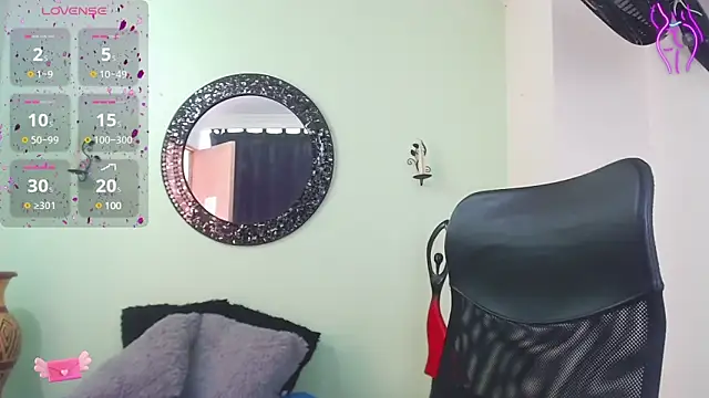 Snapshot of Sofia_Franco_ chatting on March 4, 2025, 6:18 pm Sofia Franco online show from March 4, 2025, 6:18 pm