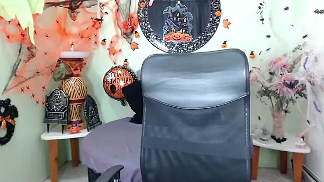 Snapshot of Sofia_Franco_ chatting on October 27, 2025, 7:18 pm Sofia Franco online show from October 27, 2025, 7:18 pm