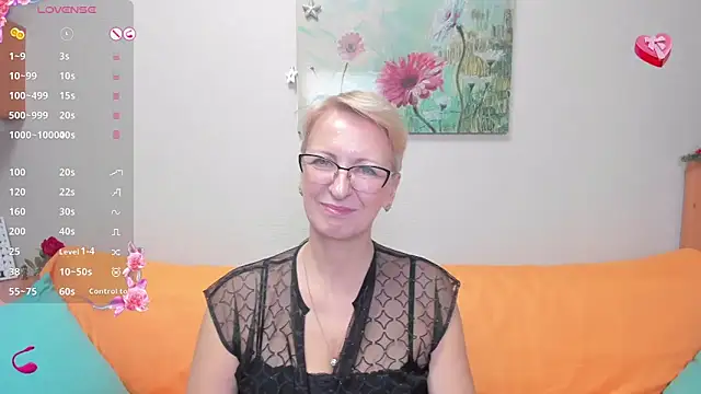 Snapshot of iamyourdream89 chatting on December 17, 2024, 8:21 pm iamyourdream89 online show from December 17, 2024, 8:21 pm