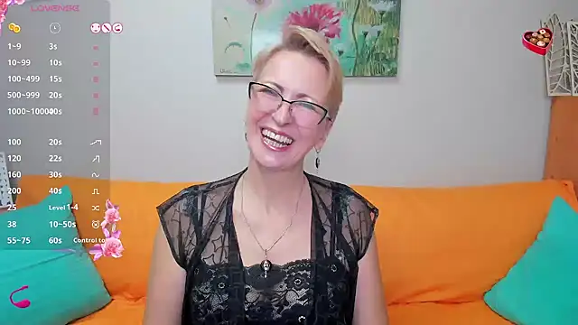 Snapshot of iamyourdream89 chatting on February 2, 2025, 8:19 pm iamyourdream89 online show from February 2, 2025, 8:19 pm