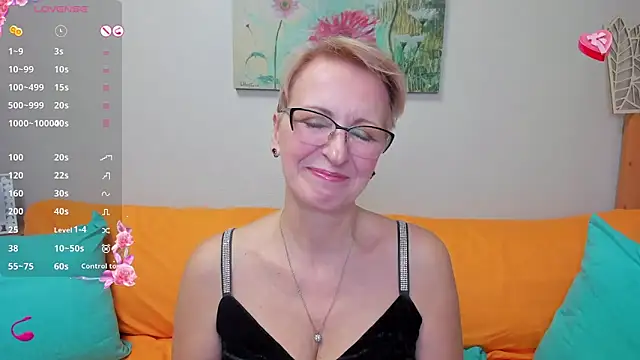 Snapshot of iamyourdream89 chatting on February 7, 2025, 2:04 pm iamyourdream89 online show from February 7, 2025, 2:04 pm