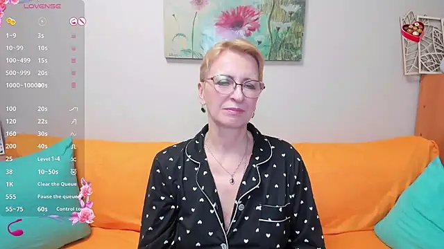 Snapshot of iamyourdream89 chatting on March 5, 2025, 10:32 pm iamyourdream89 online show from March 5, 2025, 10:32 pm