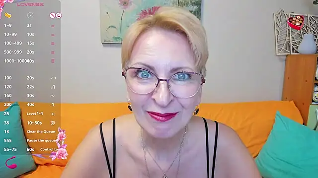 Snapshot of iamyourdream89 chatting on March 11, 2025, 9:04 pm iamyourdream89 online show from March 11, 2025, 9:04 pm