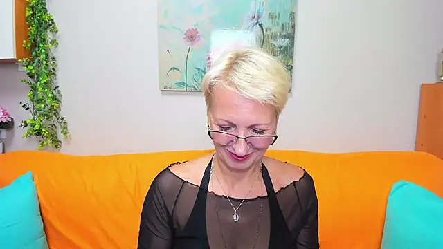 Snapshot of iamyourdream89 chatting on September 9, 2025, 9:42 am iamyourdream89 online show from September 9, 2025, 9:42 am