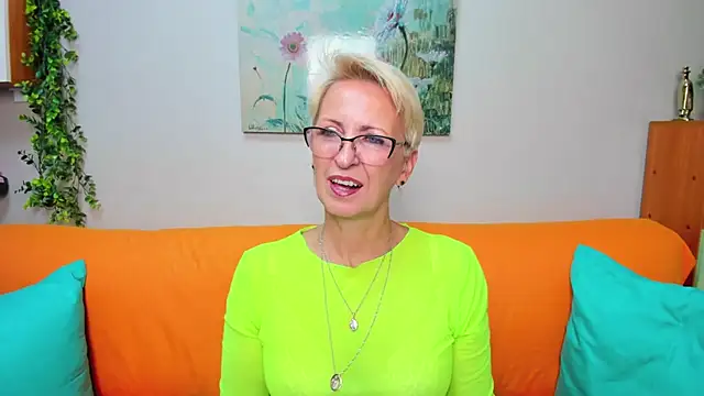 Snapshot of iamyourdream89 chatting on September 15, 2025, 11:43 am iamyourdream89 online show from September 15, 2025, 11:43 am