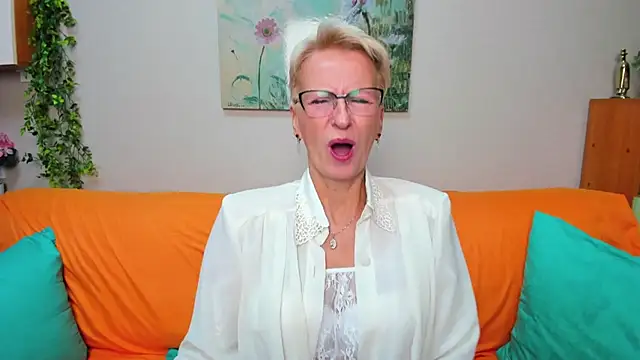 Snapshot of iamyourdream89 chatting on September 20, 2025, 8:48 am iamyourdream89 online show from September 20, 2025, 8:48 am