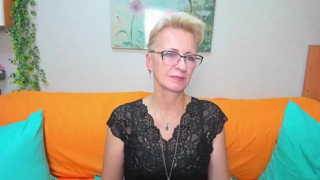 Snapshot of iamyourdream89 chatting on October 9, 2025, 12:14 pm iamyourdream89 online show from October 9, 2025, 12:14 pm