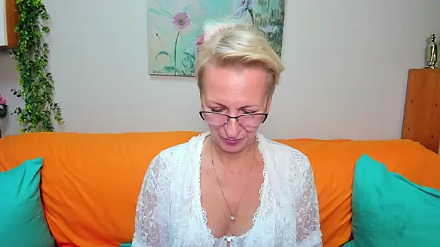 Snapshot of iamyourdream89 chatting on October 14, 2025, 7:14 pm iamyourdream89 online show from October 14, 2025, 7:14 pm