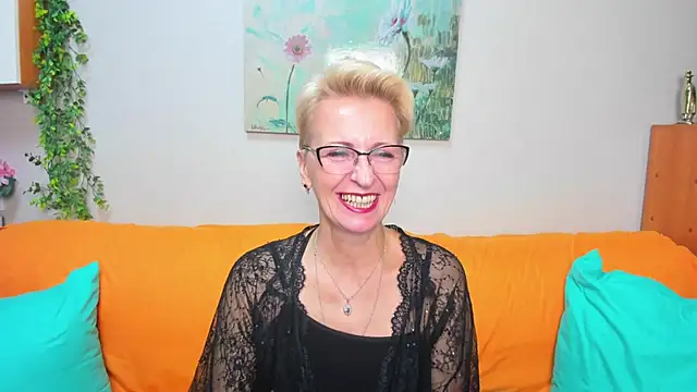 Snapshot of iamyourdream89 chatting on October 24, 2025, 11:39 am iamyourdream89 online show from October 24, 2025, 11:39 am