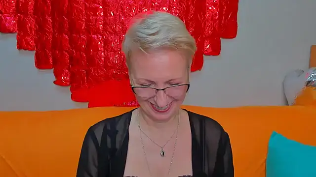 iamyourdream89 online show from February 11, 2026, 12:32 pm