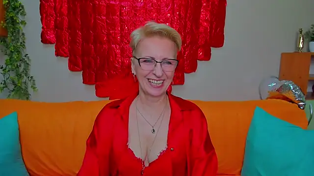 iamyourdream89 online show from February 14, 2026, 10:45 am