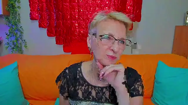 iamyourdream89 online show from February 17, 2026, 4:24 pm