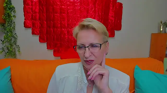 iamyourdream89 online show from February 22, 2026, 5:22 pm