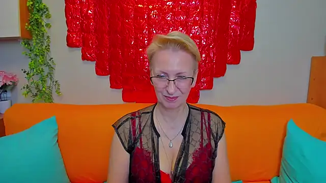 iamyourdream89 online show from February 23, 2026, 1:19 pm