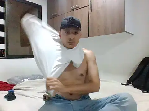 axeldaviid online show from August 5, 2026, 3:53 am