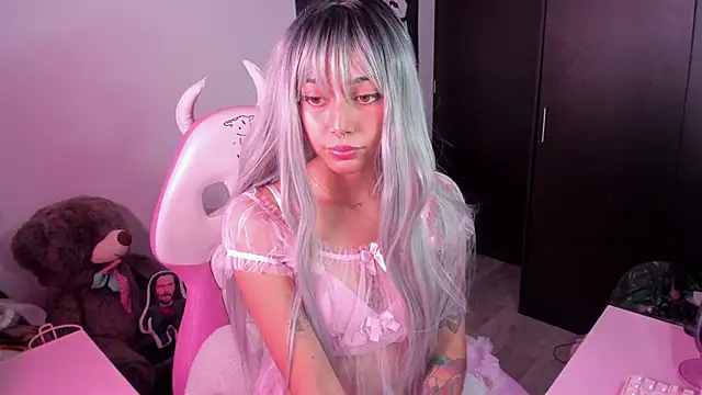 amber yull online show from September 25, 2025, 1:53 am