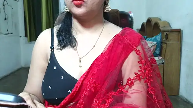 Snapshot of Cute_Mahi22 chatting on October 17, 2025, 6:16 am Cute Mahi22 online show from October 17, 2025, 6:16 am