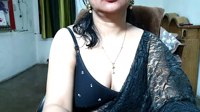 Snapshot of Cute_Mahi22 chatting on October 29, 2025, 6:48 am Cute Mahi22 online show from October 29, 2025, 6:48 am