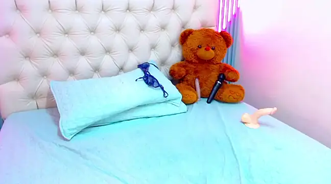 Naomy Jackson online show from December 10, 2024, 7:32 pm