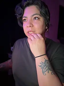 kimmiakiss22 online show from November 30, 2025, 9:41 pm