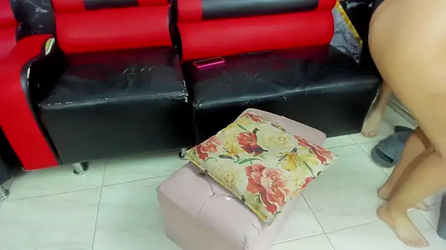 hot-threesome online show from February 5, 2026, 11:37 am