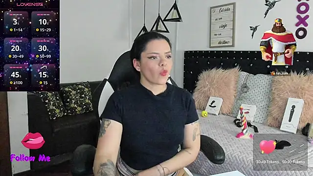 natasha logan  online show from December 6, 2024, 4:14 am