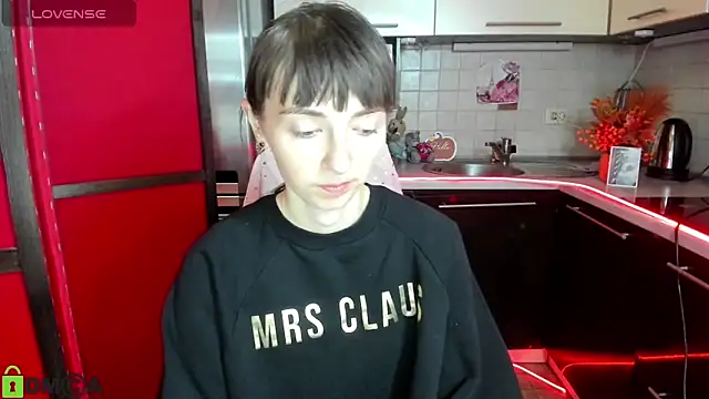 TayanaJons online show from December 3, 2025, 8:00 am