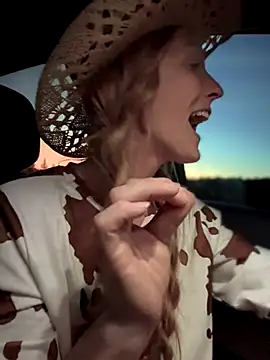 GoldenFlameGoddess online show from November 3, 2025, 1:29 am