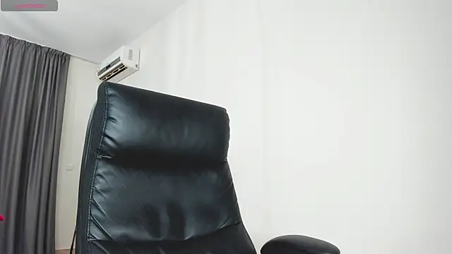 Snapshot of Findom_guy chatting on March 4, 2026, 10:27 pm Findom guy online show from March 4, 2026, 10:27 pm