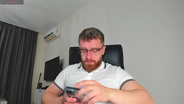 Snapshot of Findom_guy chatting on March 13, 2026, 8:43 am Findom guy online show from March 13, 2026, 8:43 am