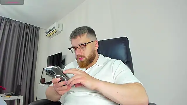 Snapshot of Findom_guy chatting on March 30, 2026, 3:02 pm Findom guy online show from March 30, 2026, 3:02 pm