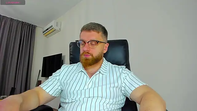 Snapshot of Findom_guy chatting on April 2, 2026, 11:41 am Findom guy online show from April 2, 2026, 11:41 am