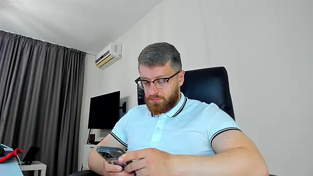 Snapshot of Findom_guy chatting on April 7, 2026, 12:38 pm Findom guy online show from April 7, 2026, 12:38 pm