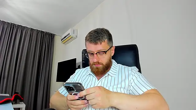 Snapshot of Findom_guy chatting on April 8, 2026, 3:23 pm Findom guy online show from April 8, 2026, 3:23 pm