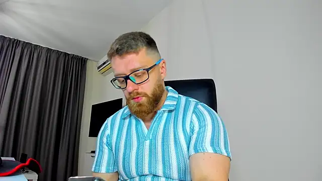 Snapshot of Findom_guy chatting on April 13, 2026, 10:43 am Findom guy online show from April 13, 2026, 10:43 am