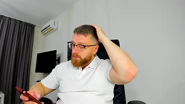 Snapshot of Findom_guy chatting on April 15, 2026, 11:06 am Findom guy online show from April 15, 2026, 11:06 am