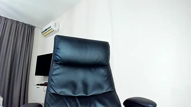 Snapshot of Findom_guy chatting on April 15, 2026, 7:58 pm Findom guy online show from April 15, 2026, 7:58 pm