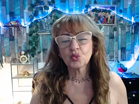 KarimaSarabe online show from March 4, 2025, 8:05 pm