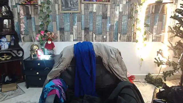 KarimaSarabe online show from December 3, 2025, 8:51 pm