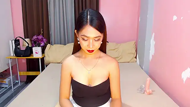 Malena Ts online show from April 7, 2026, 11:43 am