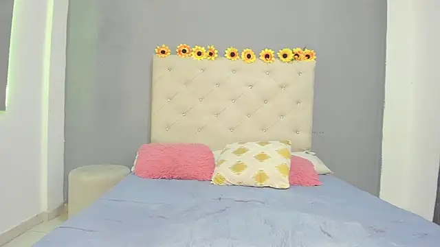 violetasimonz online show from March 15, 2025, 4:54 pm