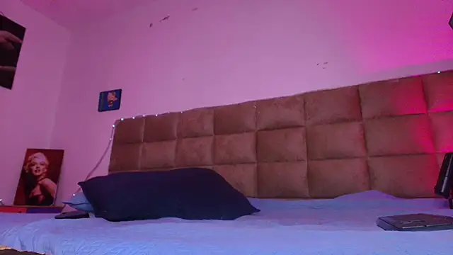  sex mia online show from September 24, 2025, 7:17 pm