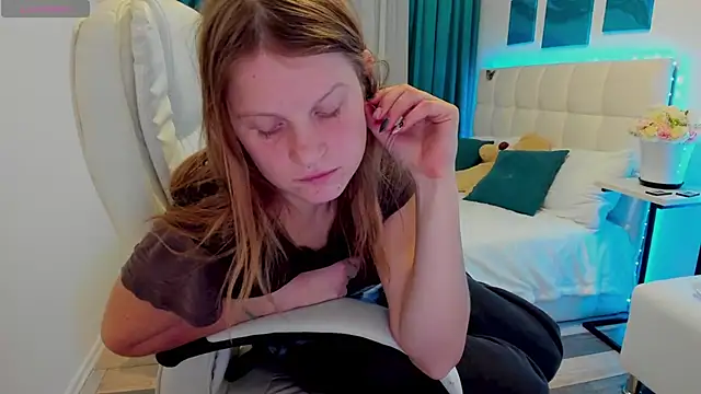 Snapshot of Kathlyn__Heath chatting on February 22, 2025, 7:14 pm Kathlyn Heath online show from February 22, 2025, 7:14 pm