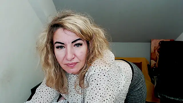 Cassandra Hotty online show from February 24, 2025, 3:23 am