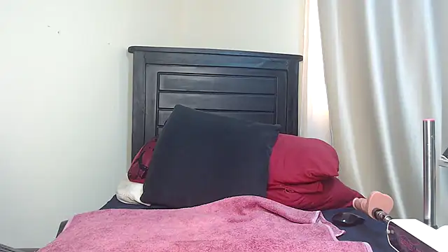 NIKKIE LOVE online show from March 9, 2025, 5:00 am